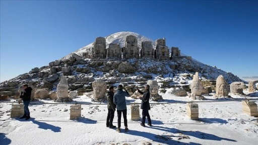 Turizm sezonunun sonuna yaklaşılan Nemrut Dağı yaklaşık 165 bin turisti ağırladı