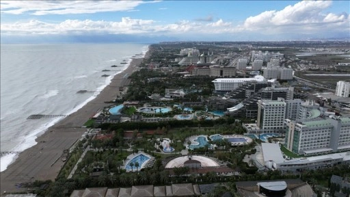 Turizmciler, Antalya'nın 'D-8 Turizm Şehri Ödülü'nü değerlendirdi