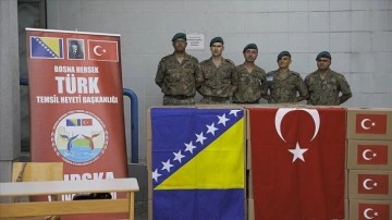 Türk askeri, Bosna Hersek'te Kurban Bayramı için gıda kolisi dağıttı