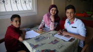 Türk çocuklarına Suriyeli 'gönüllü öğretmen'