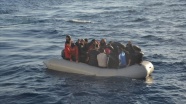 Türk kara sularına geri itilen bottaki 28 sığınmacı kurtarıldı