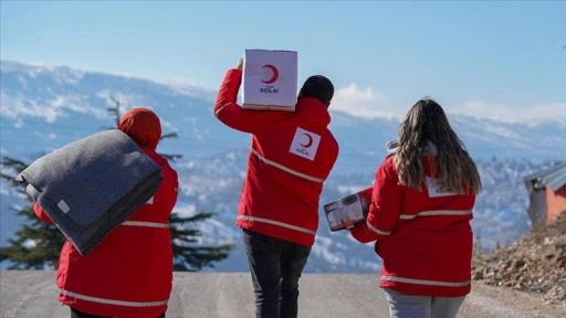 Türk Kızılay, 6 Şubat depremlerinin ardından 548 binden fazla haneye destek oldu