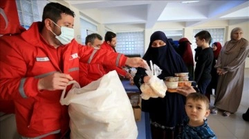 Türk Kızılay, Trakya'daki savaş mağduru ailelere sıcak yemek ulaştırıyor