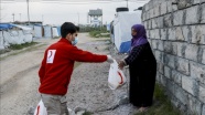 Türk Kızılaydan Erbil&#039;de mülteci kampı sakinlerine ekmek yardımı
