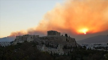 Türkiye, Atina yakınlarındaki yangın için Yunanistan'a yardım teklif etti