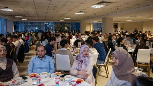 Türkiye'de burslu okuyan Orta Doğu ülkelerinden öğrenciler YTB iftarında buluştu