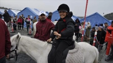 Türkiye Jokey Kulübü depremzede çocukları ponylerle buluşturuyor