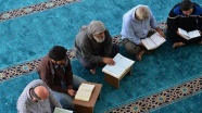 Türkiye'nin Azez'de onardığı camide mukabele geleneği