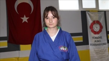 Türkiye şampiyonu milli kuraşçı Azra Özkan'ın hedefi Avrupa şampiyonluğu: