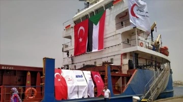 Türkiye'den 2 bin 408 tonluk insani yardım malzemesi taşıyan gemi Sudan'a ulaştı