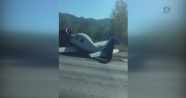 Uçak, aracın üzerine düştü: 1 ölü