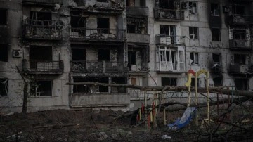 Ukrayna'daki savaşta "tank düellosunun" yaşandığı Vugledar, Rus hava saldırısı altınd