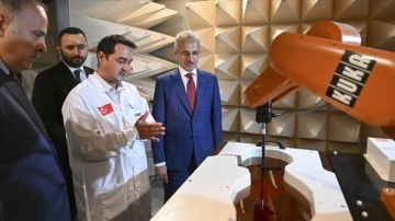 Ulaştırma ve Altyapı Bakanı Uraloğlu, Hacettepe Teknokent'i ziyaret etti