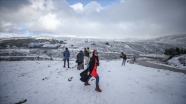 Uludağ&#039;daki kar yağışı turizmcileri sevindirdi