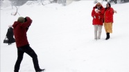 Uludağ&#039;ın ziyaretçilerine baharda kar sürprizi