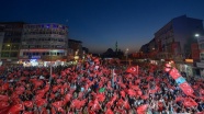 Van'da 150 bin Türk bayrağıyla 'tarihe not düşüldü'