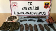 Van&#039;da PKK&#039;lı teröristlere yönelik operasyonda silah ve mühimmat ele geçirildi