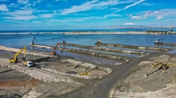 Van Gölü'nün zemininden 1 milyon 365 bin metreküp dip çamuru ve balçık çıkarıldı