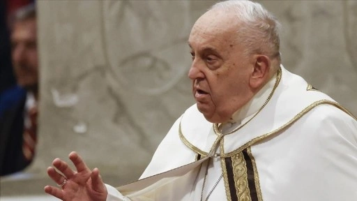 Vatikan, hastanede tedavi altındaki Papa Franciscus'ta zatürre geliştiğini açıkladı