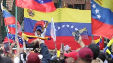 Venezuela'da halk, sandıklara yoğun ilgi gösteriyor