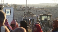 Yaralanan Deralı sivillere Ürdün sınırında ilk yardım