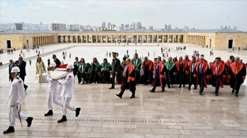 Yargıtay üyeleri, adli yılın açılışı dolayısıyla Anıtkabir'i ziyaret etti