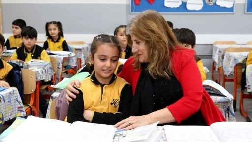 Yarım asra yakın aynı okulda görev yapan emekli öğretmene vefa