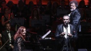 Yavuz Bingöl ile Mehveş Emeç, şehit aileleri yararına konser verdi
