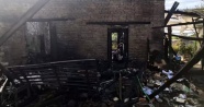 Yemek yerken komşuları evin yandığını haber verdi