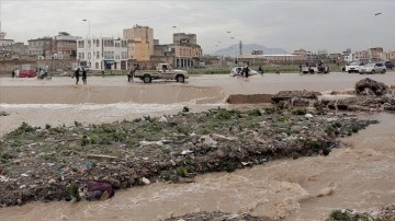 Yemen'de sel felaketleri, iç savaşla boğuşan halkın acılarını arttırdı