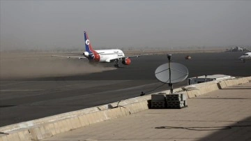 Yemen'deki Husiler, hacıları taşıyan 3 uçağı Sana Havalimanı'nda alıkoydu
