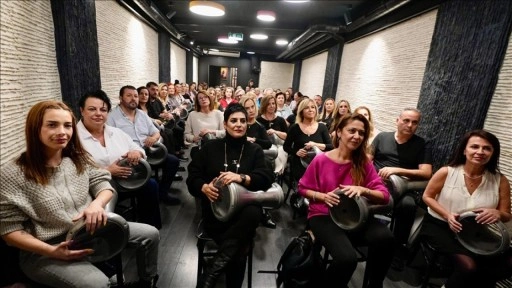 Yoğun iş hayatının stresini darbuka ritimleriyle atıyorlar