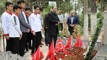 YPG/PKK'lı teröristlerin katlettiği Ayşenur öğretmen mezarı başında anıldı