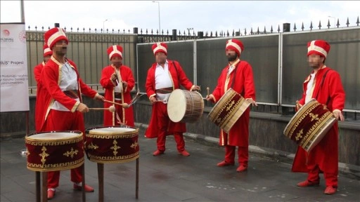 Yükümlüler, yer aldıkları "mehter takımı" ile sosyalleşiyor