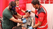 Yunan askerlerinin müdahalesinde yaralanan sığınmacılar tedavi ediliyor