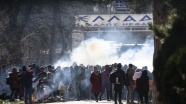 Yunan sınır polisi göçmenlere biber gazı ve ses bombasıyla müdahale etti