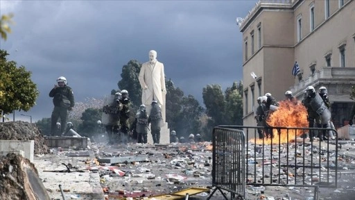 Yunanistan'da düzenlenen gösterilerde polis ve protestocular arasında arbede çıktı