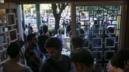 Yunanistan&#039;da göstericiler Turizm Bakanlığı binasına zorla girdi