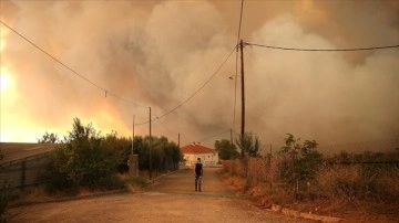 Yunanistan'da yangınların 8'inci gününde tahliyeler sürüyor
