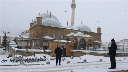 Yurdun farklı bölgelerinde kar yağışı etkili oluyor