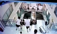 Yürüyen merdivende korkunç kaza