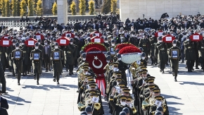 Bakan Akar, helikopter kazası şehitleri için düzenlenen törene katıldı