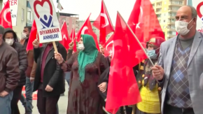 Diyarbakır annelerinin oturma eylemine iki aile daha katıldı