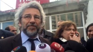 Can Dündar’a silahlı saldırı girişimi