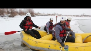 Elektrik arızalarına karşı Rafting botuyla zorlu görev