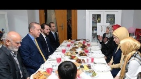 Erdoğan, şehit ailesi ile iftarda buluştu, dualar edildi