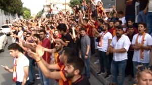 Galatasaray taraftarından Florya baskını