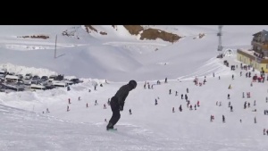 Hakkari&#039;de akın akın snowboard heyecanına...