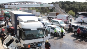 İstanbul’da TIR dehşet saçtı; 1 ölü, 6 yaralı