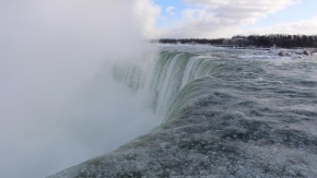 Niagara Şelalesi buzla kaplandı